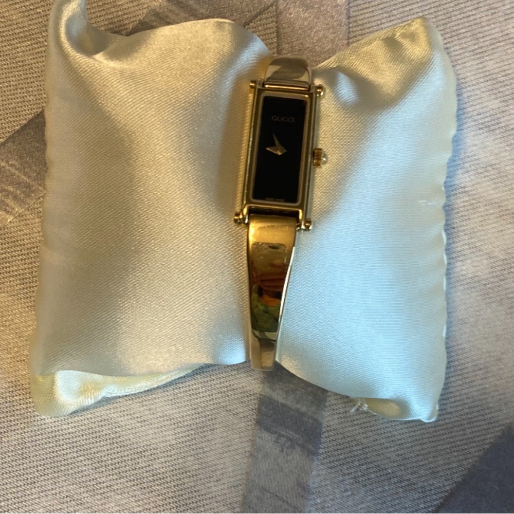 SOLD 🌼 Gucci Bracelet Watch